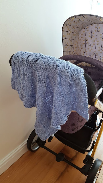 Check out this cute and easy geometric knitted baby blanket