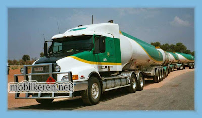 Truk Besar : Daftar Mobil Truck Maupun Kendaraan Terbesar Di Dunia Volvo NH15 Tanker BP, truk besar, mobil truck terbesar di dunia