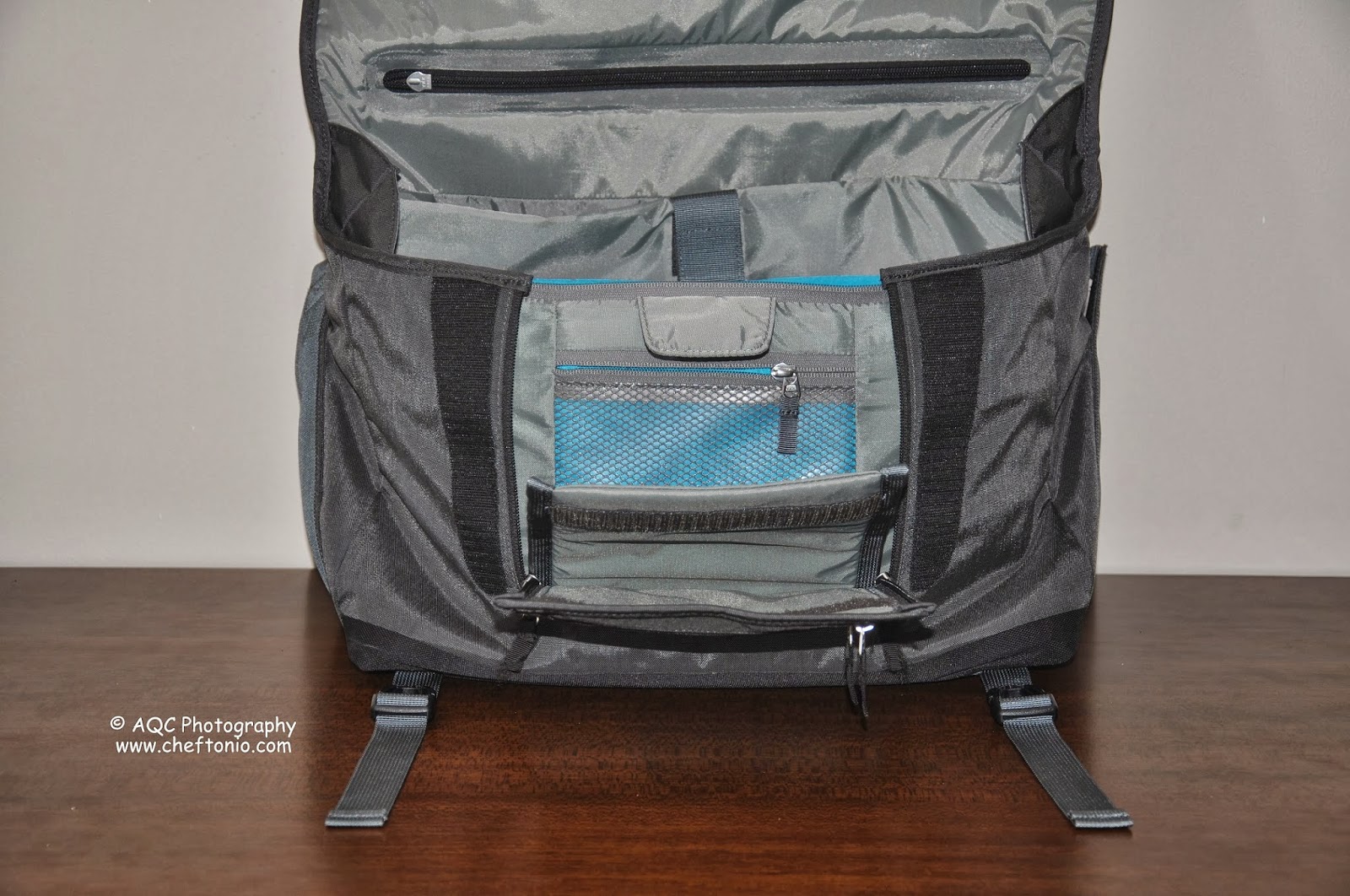 Thule Perspektiv Messenger Bag Review [with Detailed Photos
