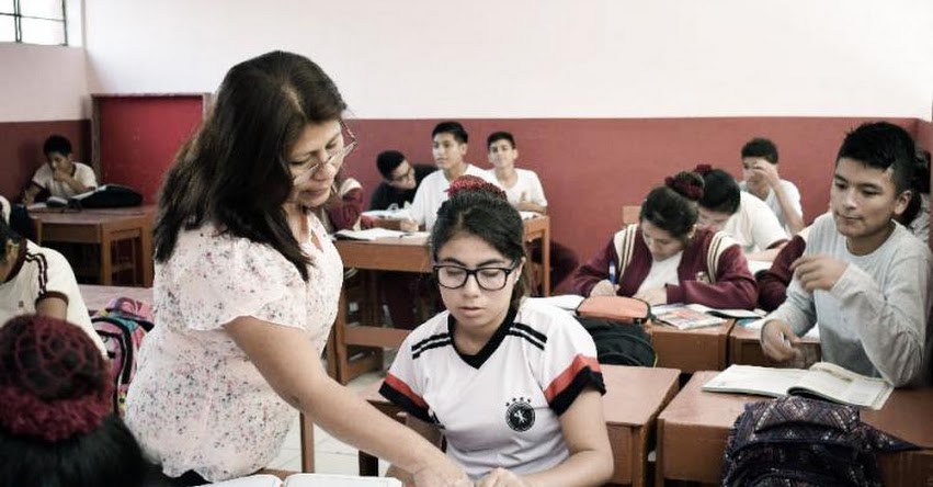DRELM supervisó reinicio de clases en zonas afectadas por el incendio de Lima Norte - www.drelm.gob.pe DRELM supervisó reinicio de clases en zonas afectadas por el incendio de Lima Norte - www.drelm.gob.pe
