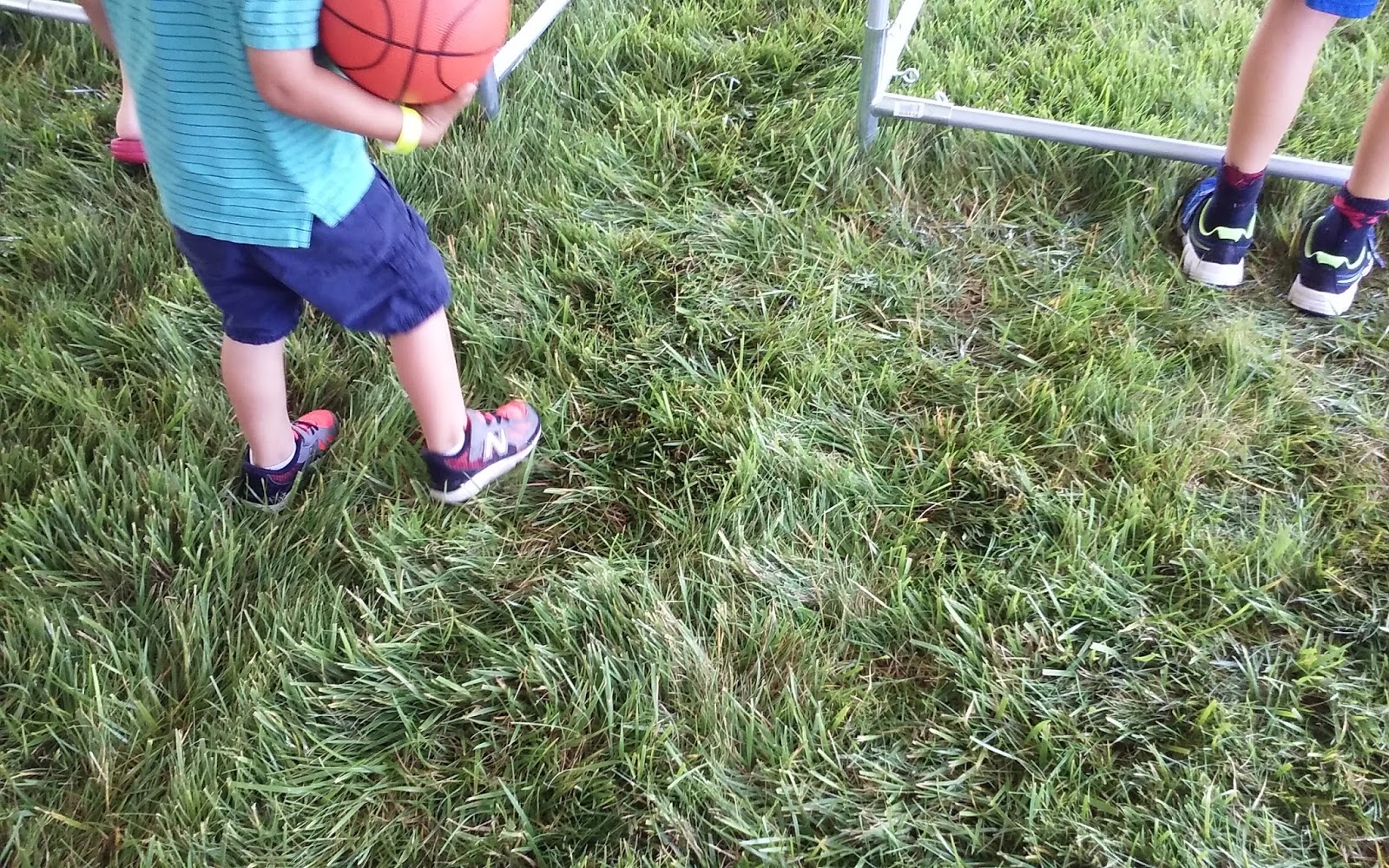 Mystery Foto Feet Basketball Hoop Feet