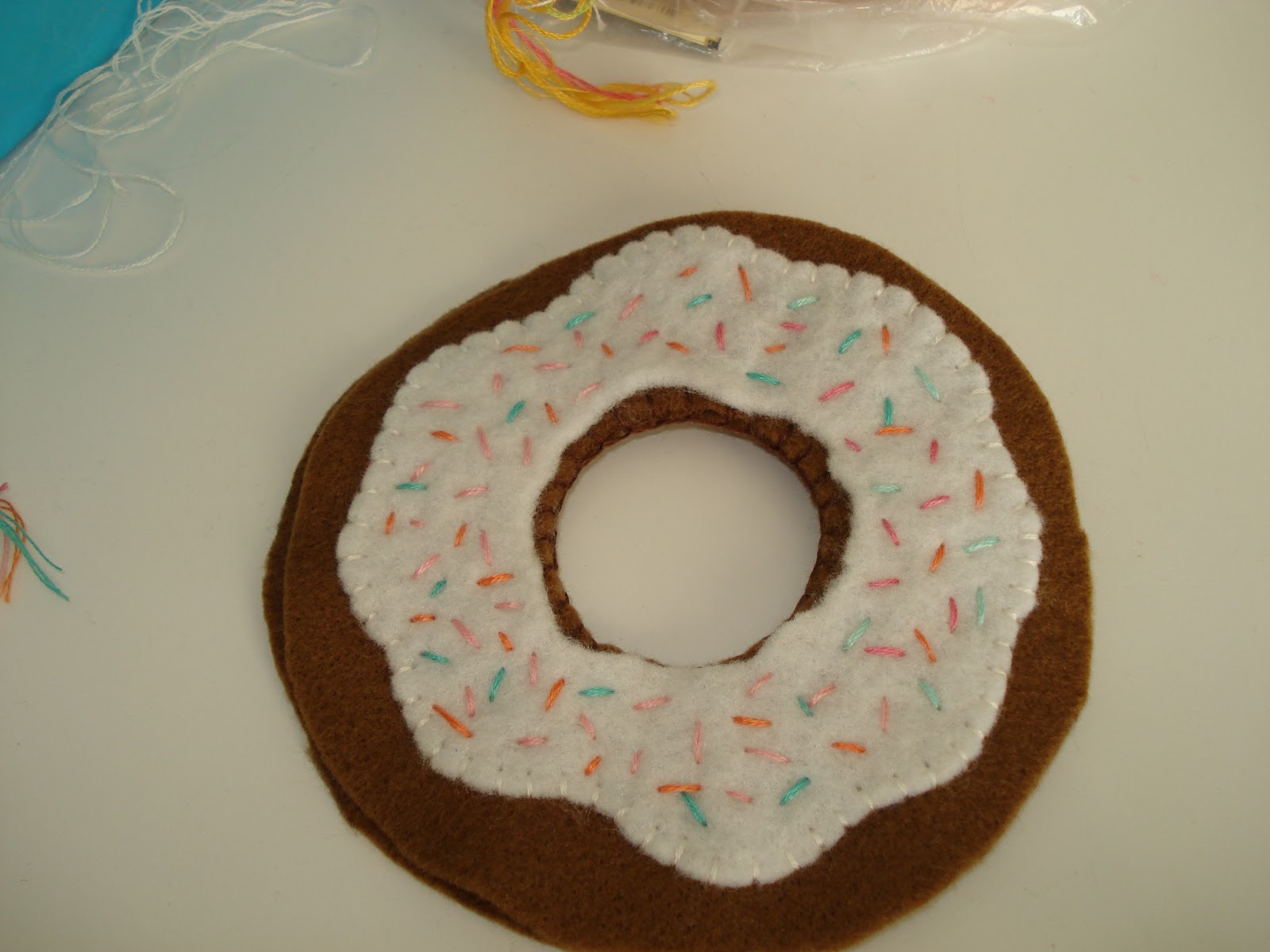 cupcake cutie FREE FELT FOOD PATTERN DONUTS