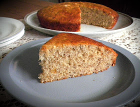 Low Fat Banana Cake Eggless Recipe @ http://treatntrick.blogspot.com