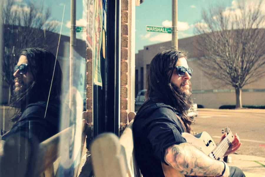 Los Huesos de Portobello SHAWN JAMES PRESENTARÁ "ON THE SHOULDERS OF