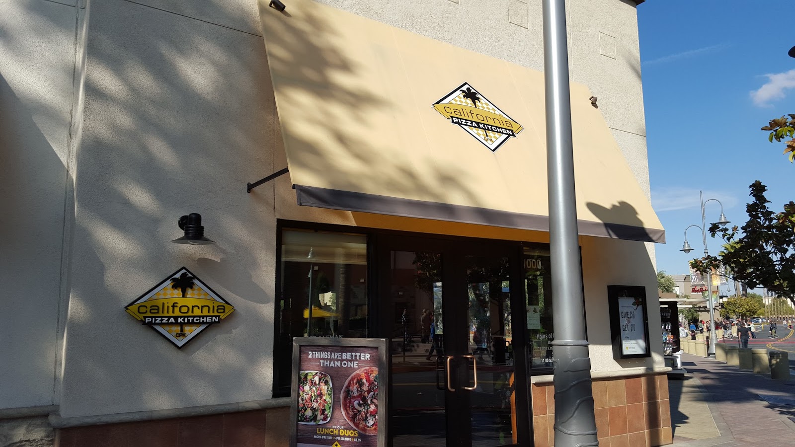 Girly Girl Giveaways California Pizza Kitchen Restaurant Review And Giveaway