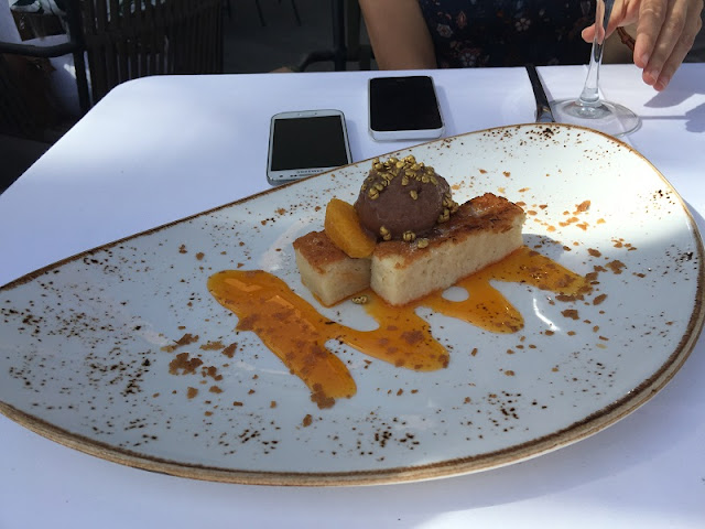 Torrijas con helado de chocolate y crema de naranja Torrijas con helado de chocolate y crema de naranja