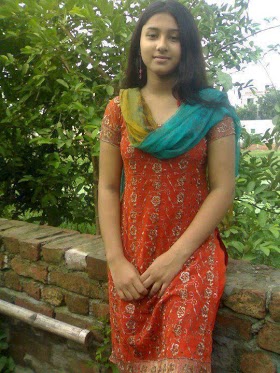 Desi Sexy Indian Aunty Hot Picture|Desi Aunty Hot pics-cleavage pics