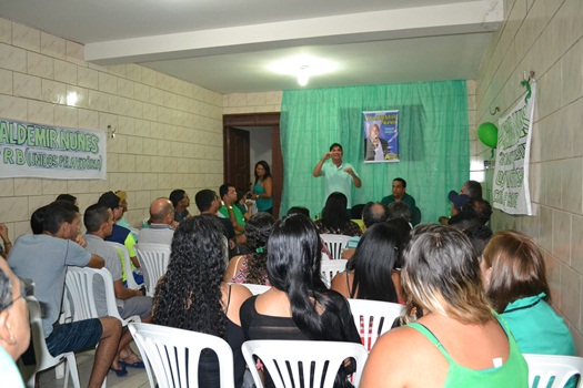VALDEMIR NUNES EM REUNIÃO COM AMIGOS EM CONVERSA SOBRE PROJETOS DE SUA PRÉ CANDIDATURA