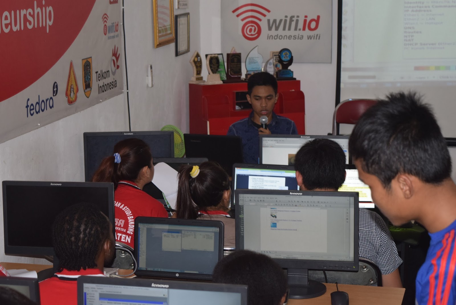 Membantu Kegiatan PKL & Study Banding Universitas Satya Wiyata Mandala