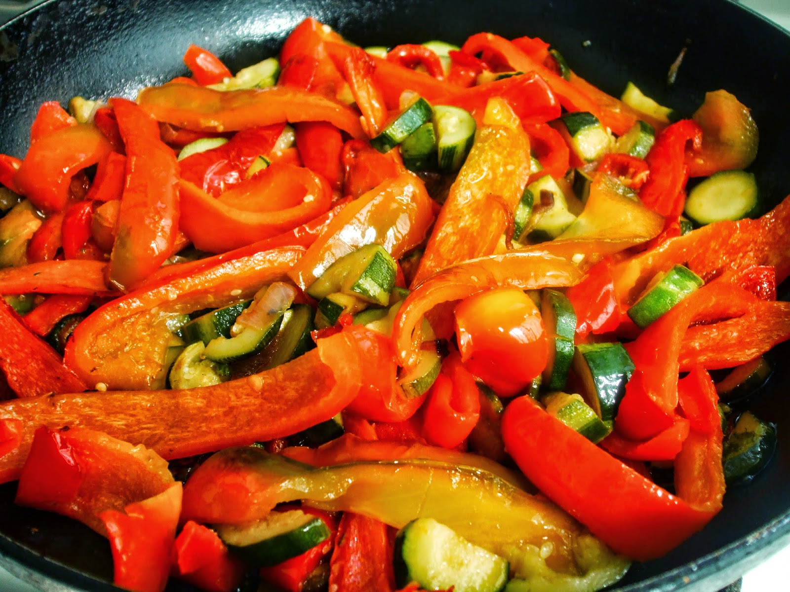 Zucchine Peperoni E Cipolla In Padella