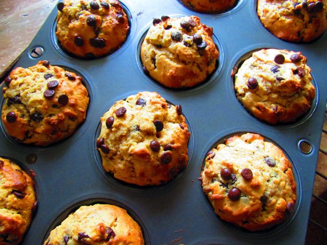 Peanut butter chocolate drops muffins by Laka kuharica: bake the muffins at 220ᵒC for 5 minutes.