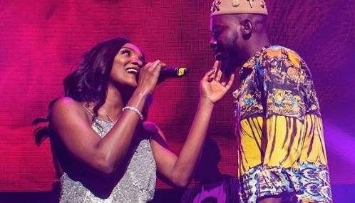 Adekunle Gold Performs Alongside Simisola On Stage