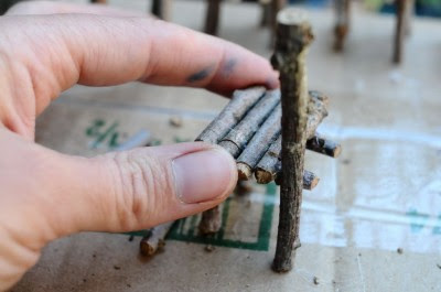 Cómo hacer sillas de juguete con ramas en Recicla Inventa