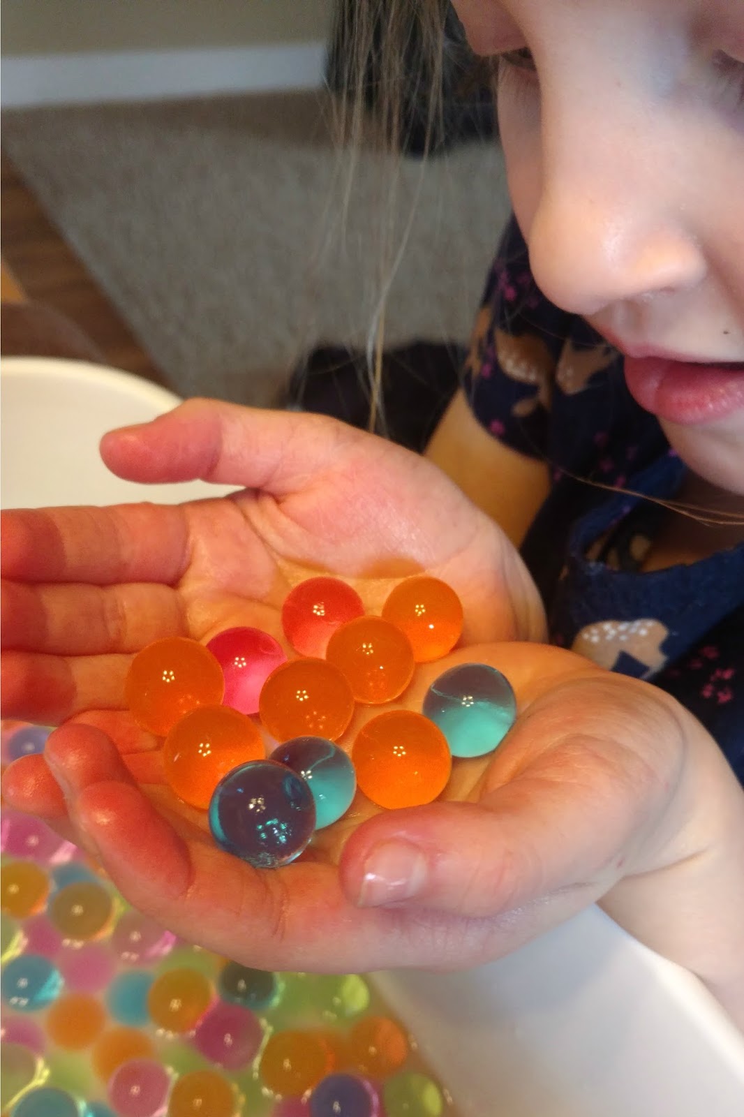Mommy Style Monday Water Beads Sunshine and Munchkins