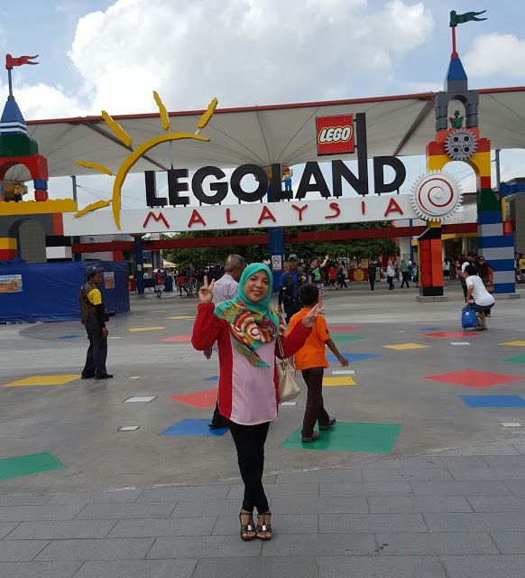 Legoland, JB