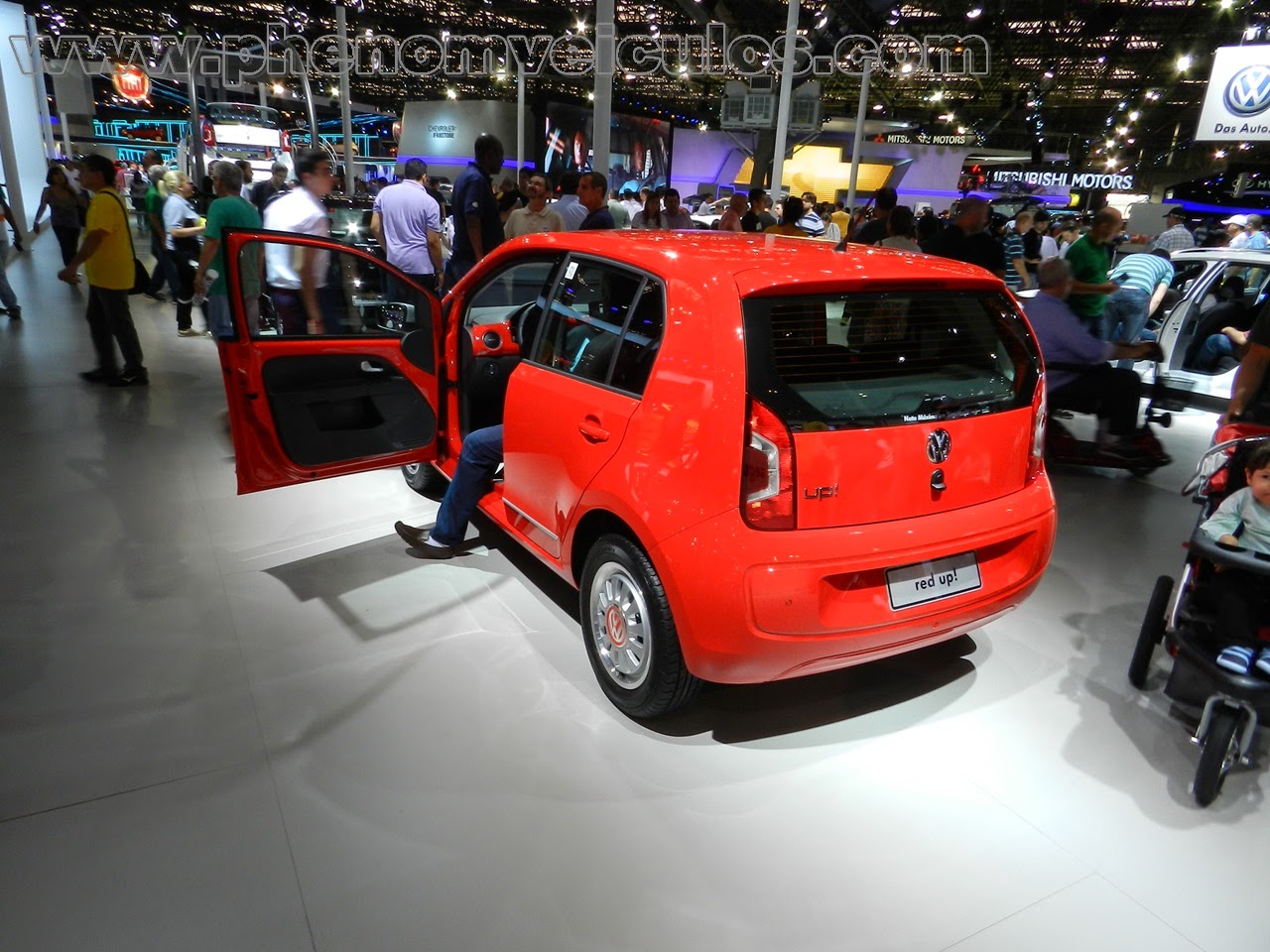 Volkswagen Up RedUp - Fotos e vídeo do veículo Apresentado no Salão do