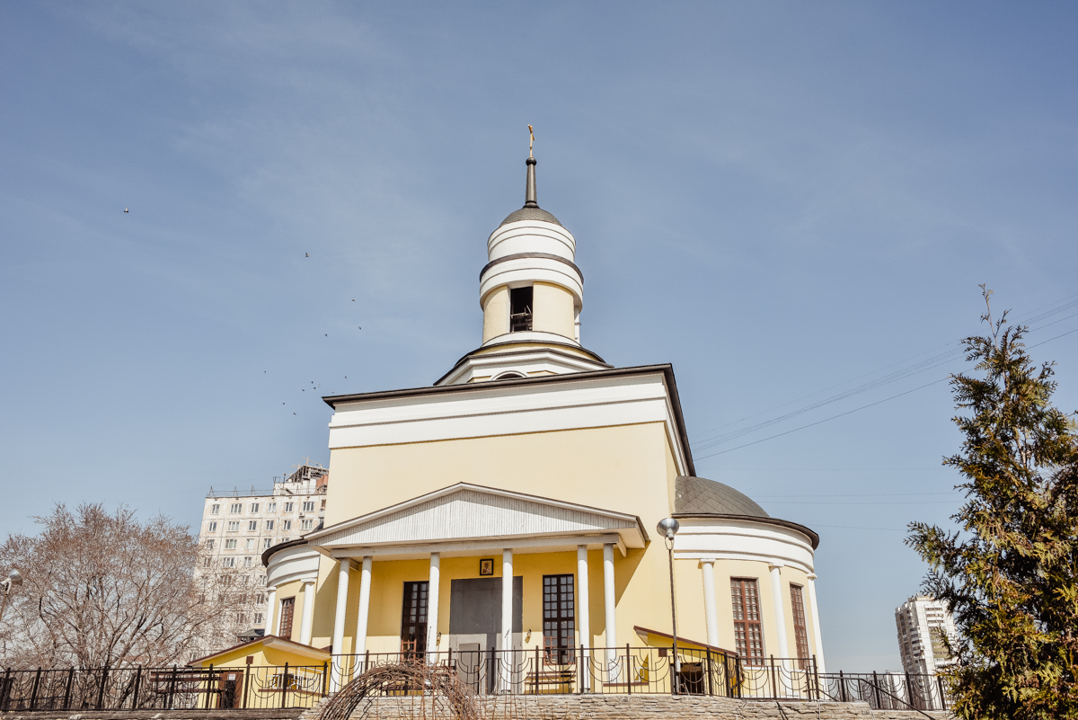 Храм свт. Храме святителя иннокентия московского. Иннокентия в бескудникове. Церковь иннокентия, митрополита московского. Храм святителя иннокентия в бескудниково.