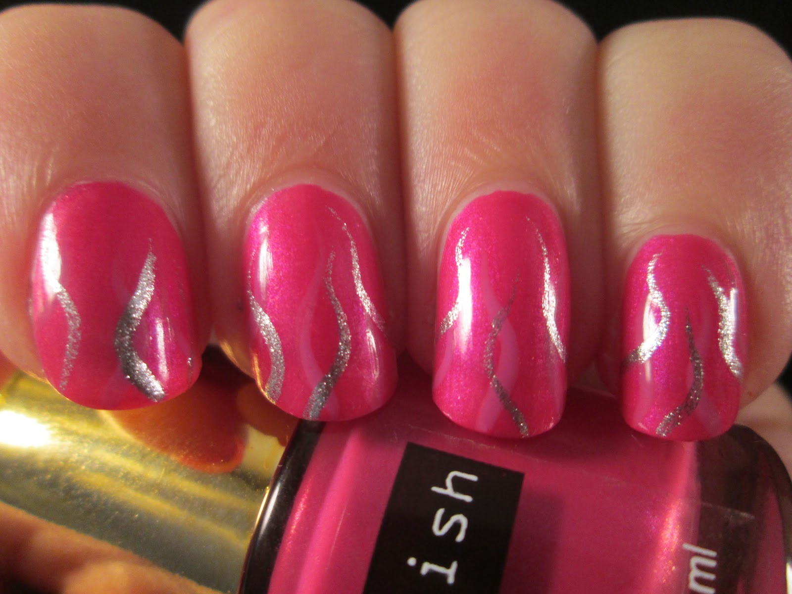 PiggieLuv Silver on pink squiggly nail art