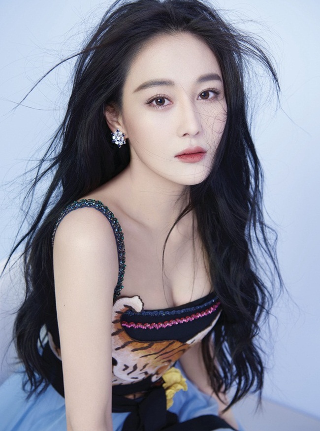 Self China February 2016, Zhang Xin Yu 張馨予 -3 Resort 2016 Gucci Tiger Silk Chiffon Gown Editorials
