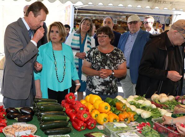 Grand Duke Henri, Grand Duchess Maria Teresa and Luxembourg Mayor Lydie Polfer visited an open-air market