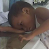 Fotografían a un niño junto al ataúd de su mamá y se vuelve viral; lo que dice el niño te partirá el alma