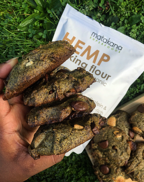 Double chocolate hemp cookies (v)