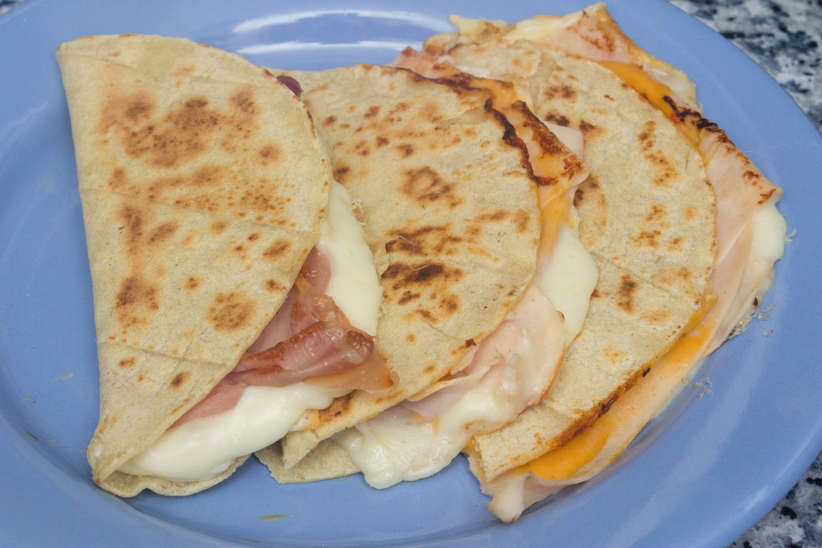 Quesadillas de quesos con pavo y jamón serrano sin gluten El Baúl de
