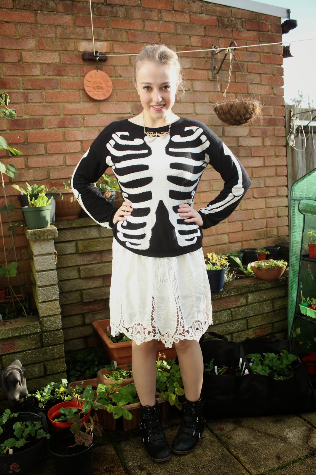 OOTD-blogger-fashion-outfit-inspiration-oasap-jumper-skeleton-lace-skirt-ukele-boots-new-look-necklace-topshop-style-clothes