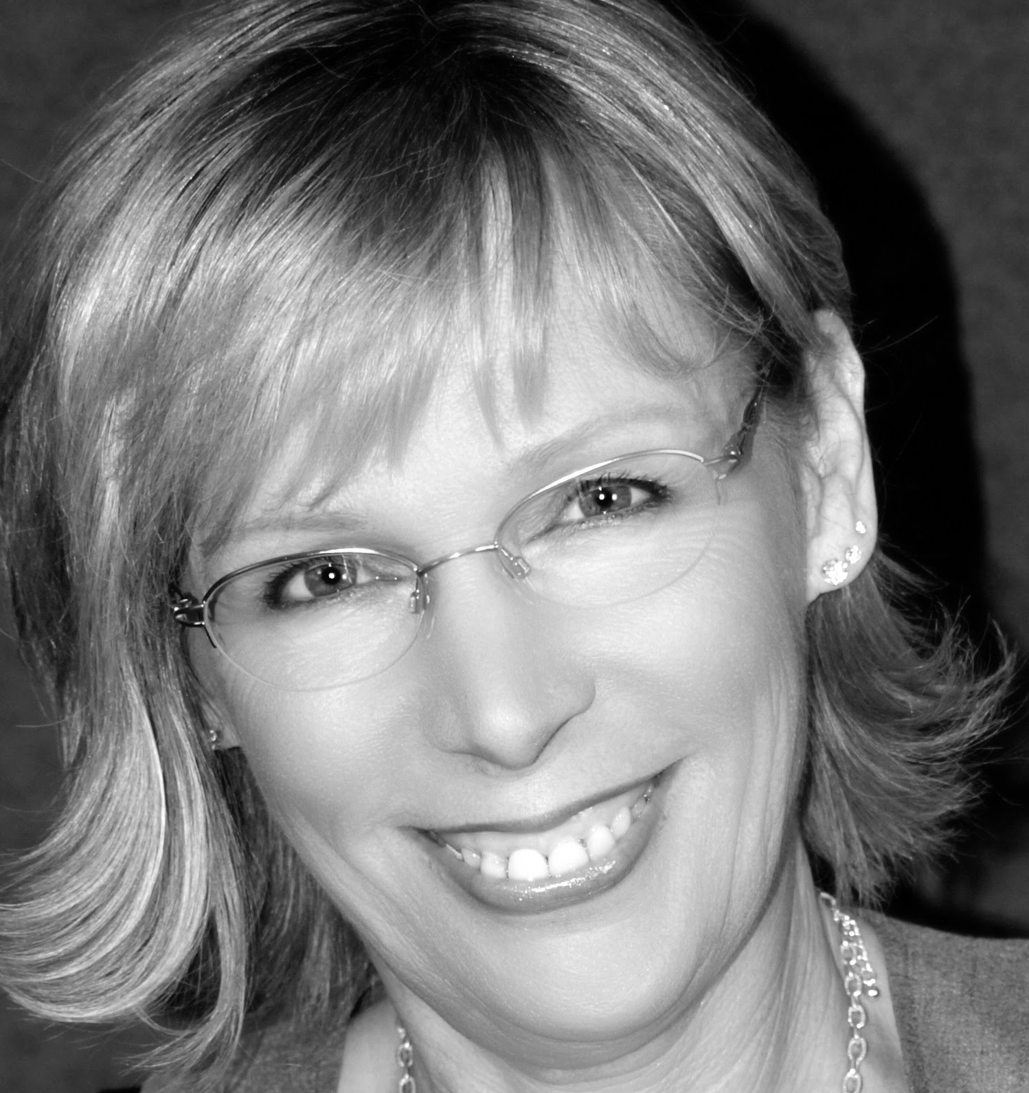 Karen Elaine Feature Artist!