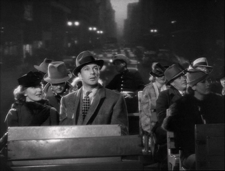 Classic Movie Ramblings: Mr Deeds Goes To Town (1936)