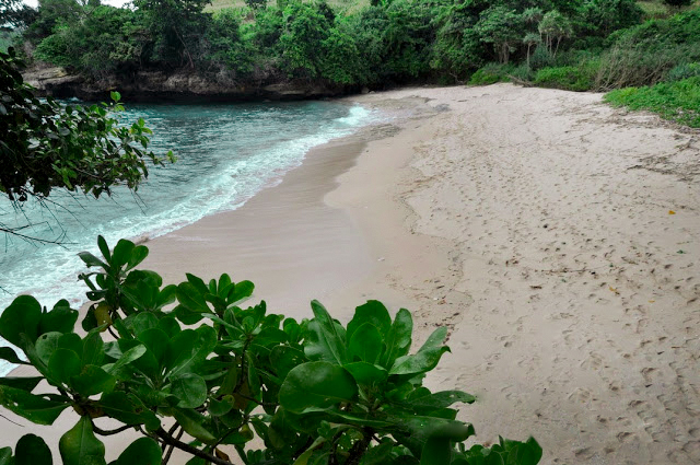 Pantai Wedi Putih Tulungagung - ombonejagad.com