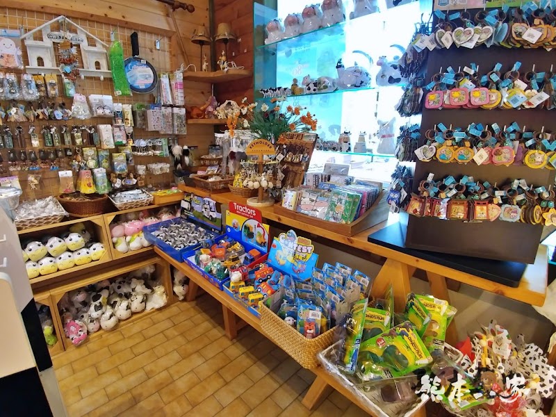 苗栗飛牛牧場|飛牛廣場、牧場工房、庭園木屋、牧場原憩、童玩區|園區環境