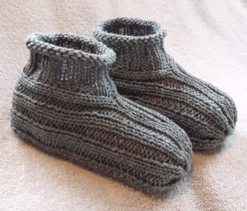 KweenBee and Me: How to Knit a Pair of Slippers