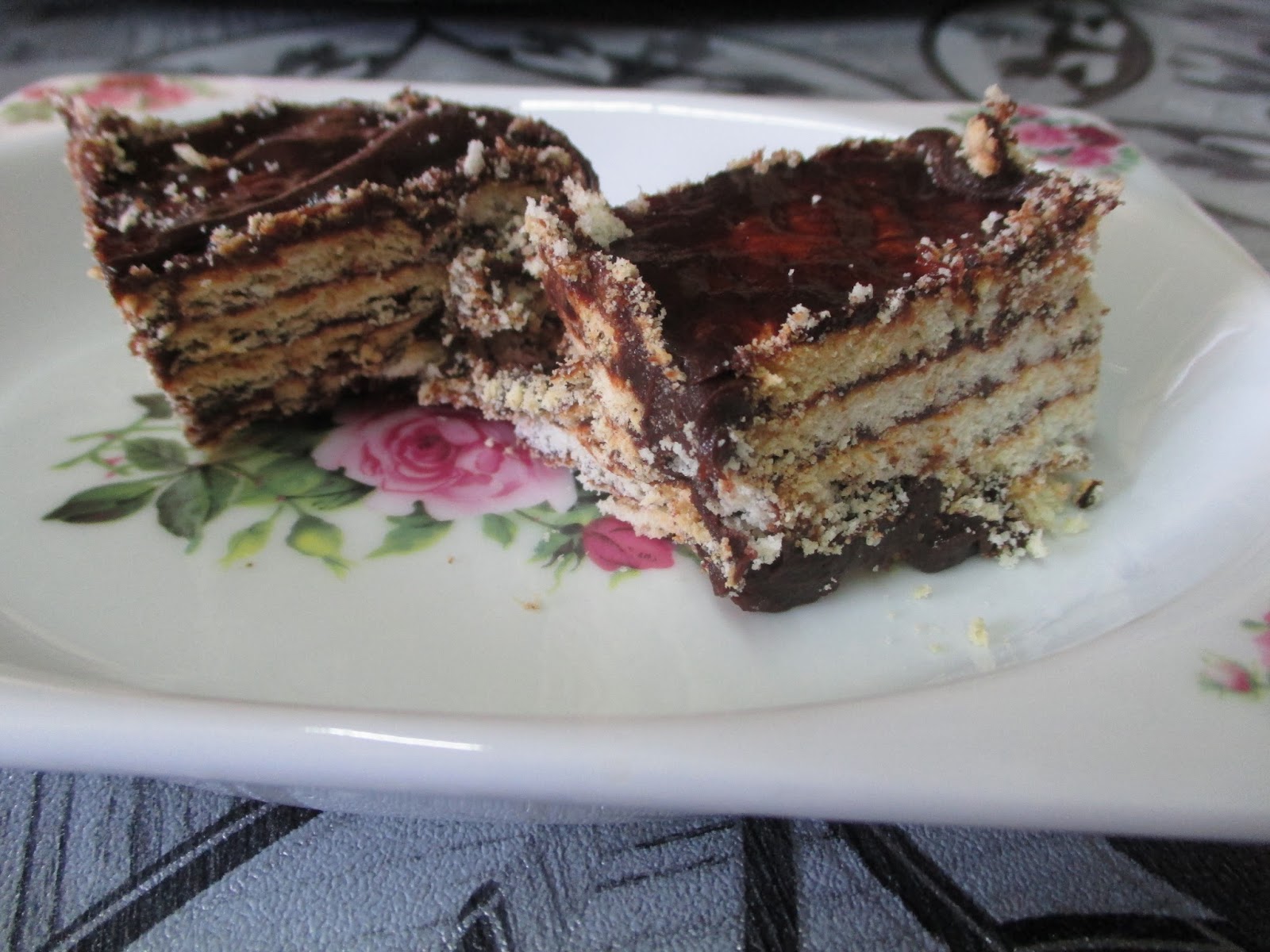 Resepi Kek Batik Menggunakan Biskut Marie Munchy's - Azwar 