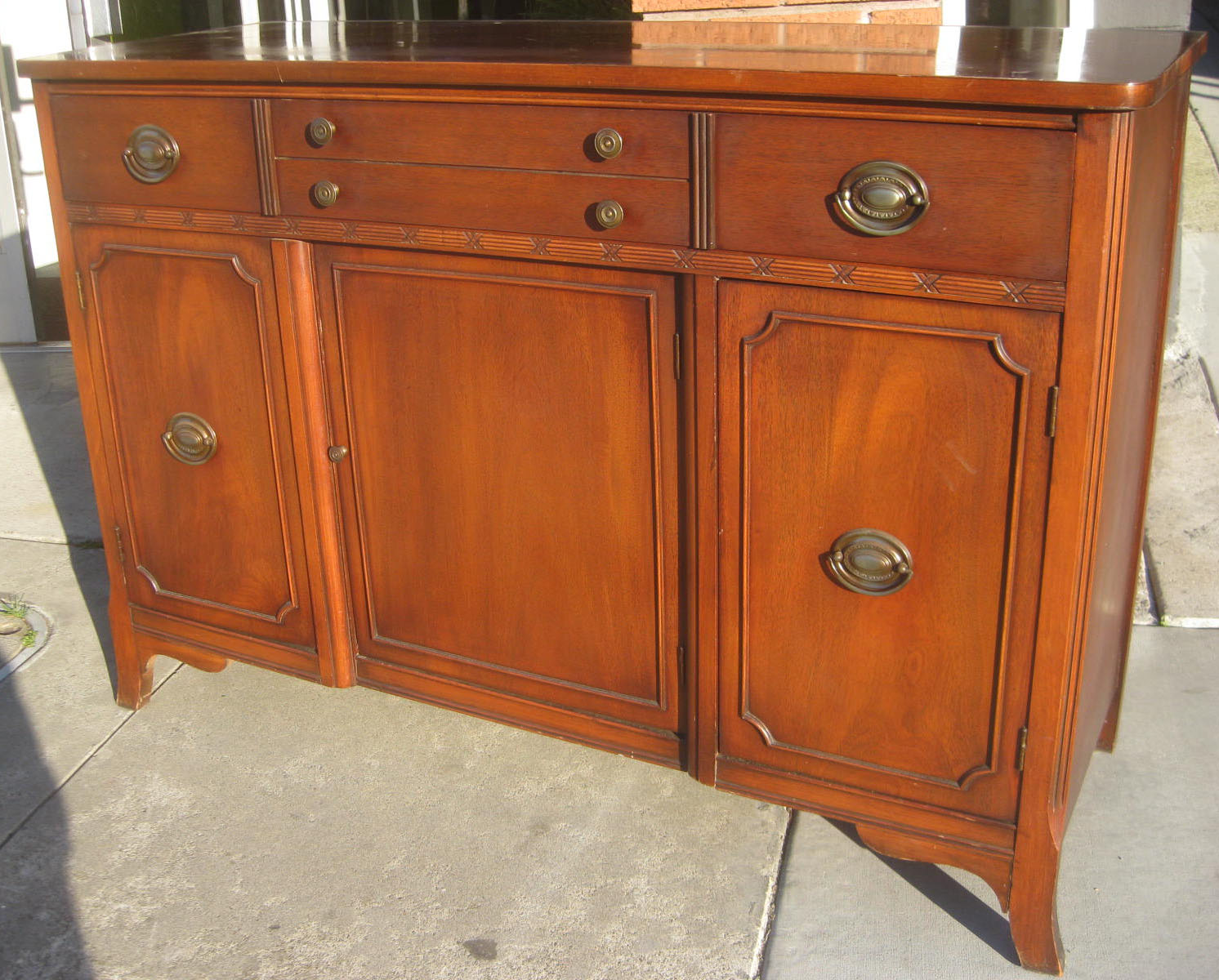 UHURU FURNITURE & COLLECTIBLES SOLD Duncan Phyfe Buffet 250