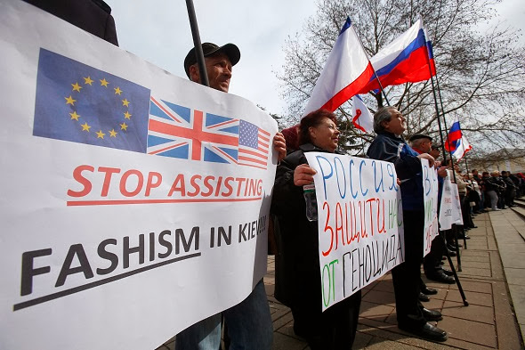 ΗΠΑ και ΕΕ εκβιάζουν για να επιβάλουν την κατοχή τους στην Κριμαία