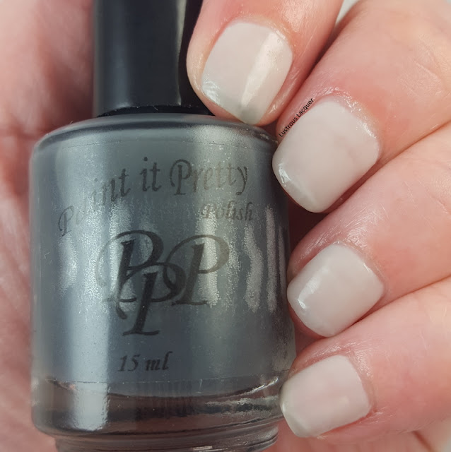 White-to-grey-shifting-thermal-nail-polish