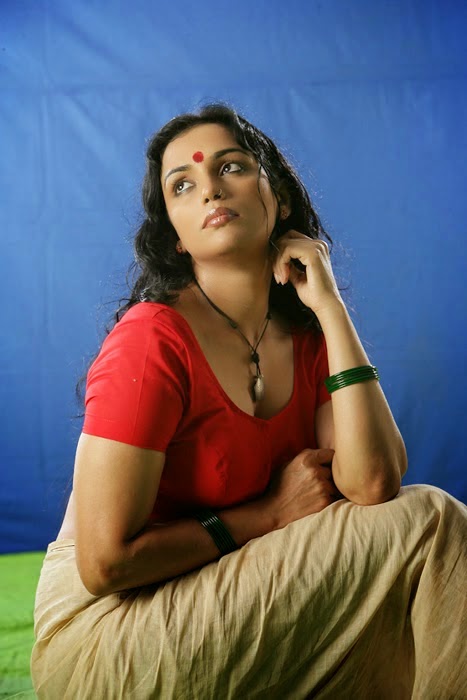 Shweta Menon Hot Photoshoot In Red Blouse Hot4sure