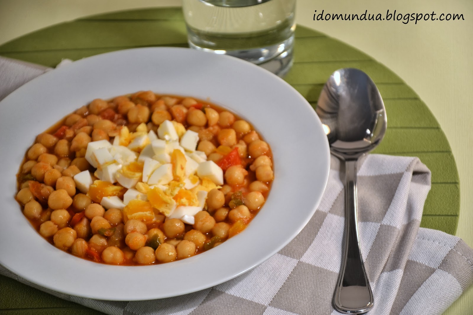 idomundua GARBANZOS CON TOMATE Y HUEVO