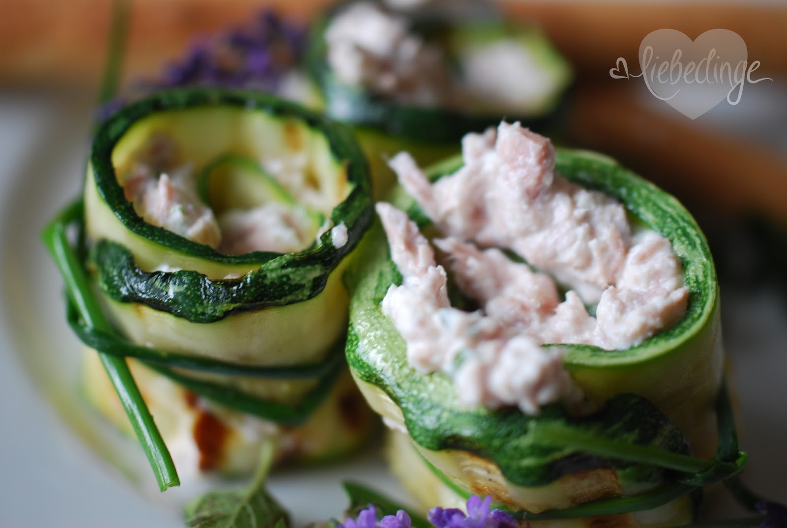 gefüllte zucchiniröllchen {lowcarb}