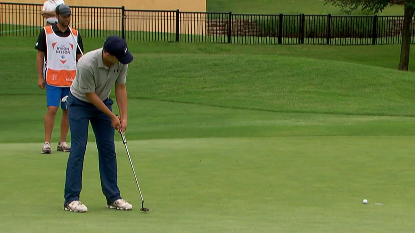 Jordan Spieth putts left hand low but should you? GOLF - jordan spieth putter grip