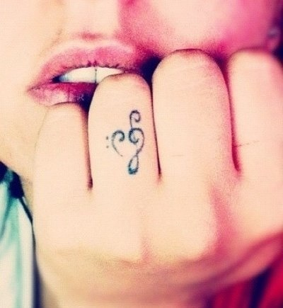Música desenhos de tatuagem, olhar como anel