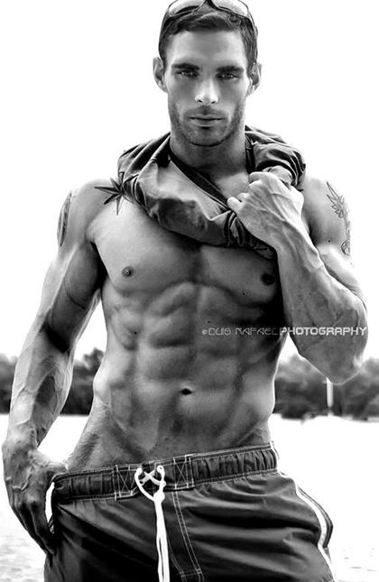 Guys with Sexy Abs