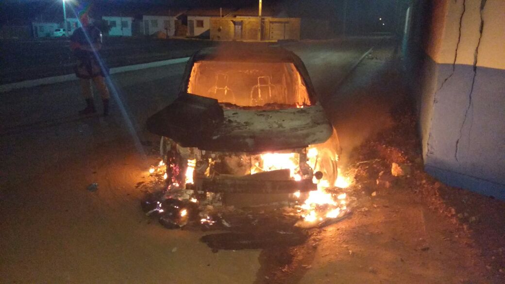 Ipirá tem madrugada de terror com tiros e explosões em assalto a bancos