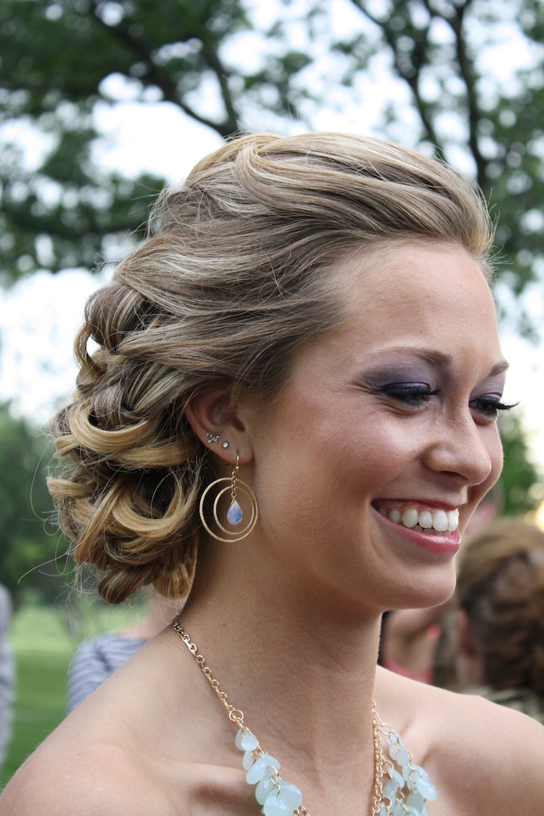 59 Prom Hairstyles To Look The Belle Of The Ball | Hairstylo