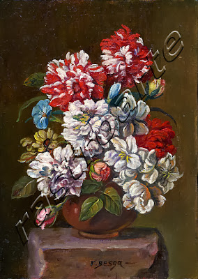 Conjunto de crisantemos y claveles en florero sobre pedestal