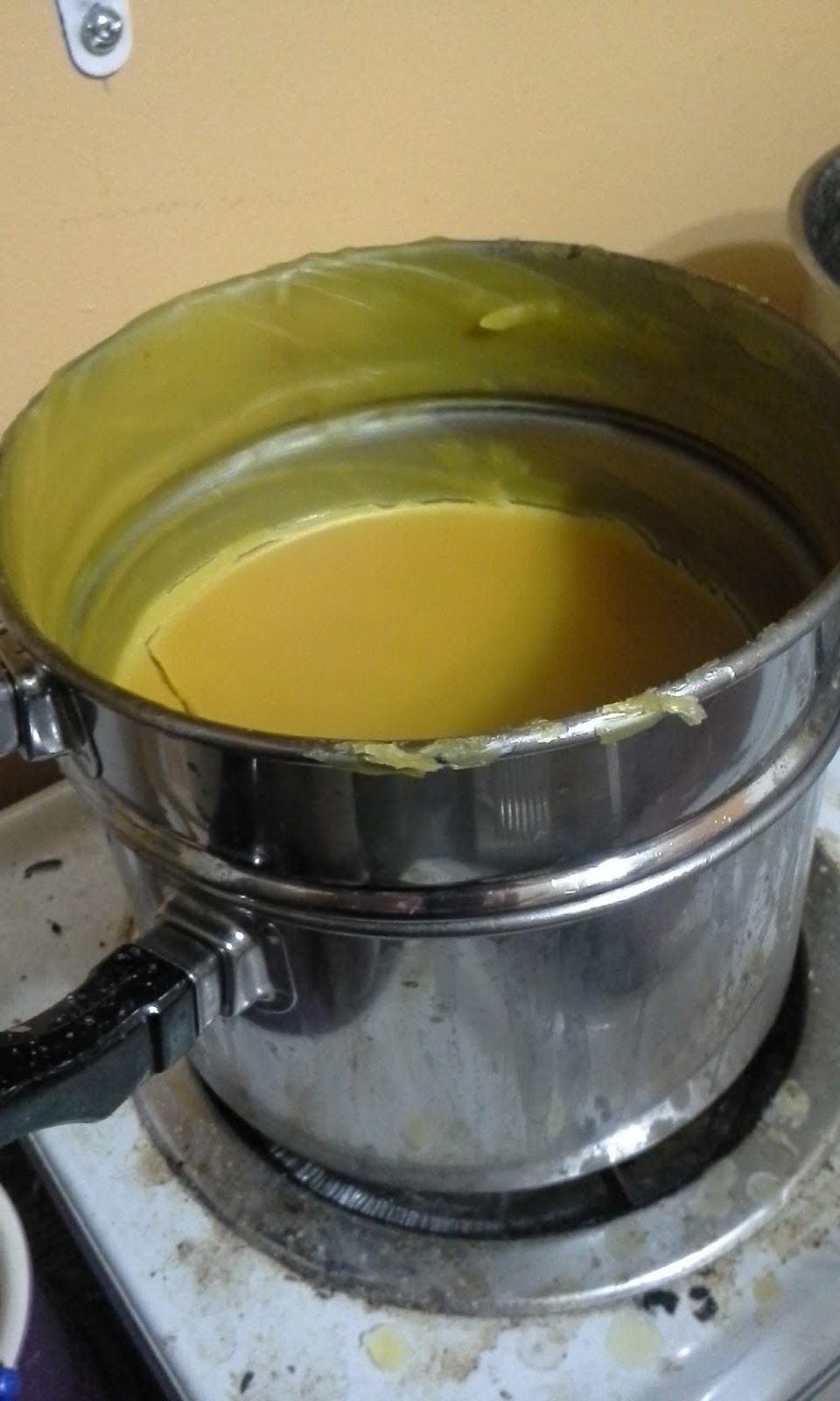 The Bee Journal How to properly melt beeswax cappings