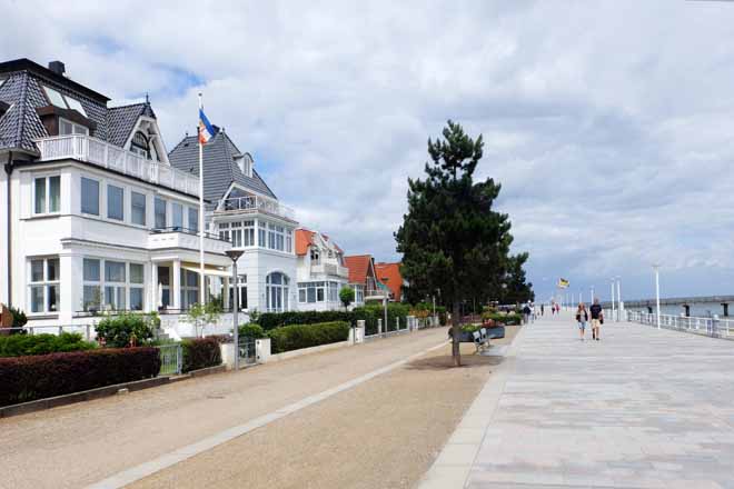 Die besten Tipps rund um den Timmendorfer Strand + das Brodtener Steilufer | Minza will Sommer Brodtener Steilufer, Ostsee, Priwall, Timmendorfer Strand, Travemünde, Priwall, Urlaub mit dem Rad, Norddeutschland, Reisen in Deutschland, Urlaub in Deutschland für Rentner und Kinder, alleine reisen, Meer, Auszeit, Baltic Sea, Schleswig-Holstein, Minza will Sommer