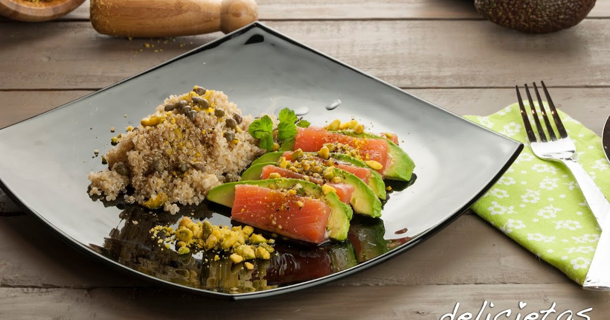 www.delicietas.es Ensalada de quinoa, salmón y aguacate con picada de