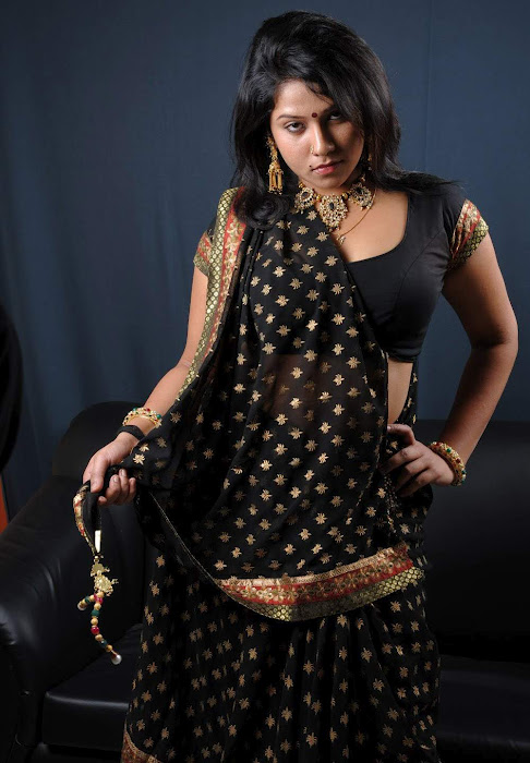 Latest Mp3 Songs Mallu Actress Jyothi In Black Saree Pics